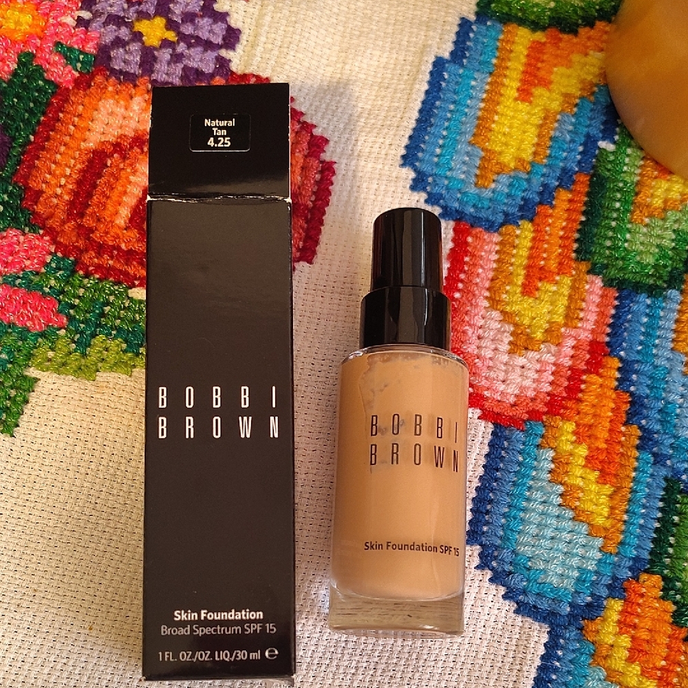 Bobbi Brown Skin Foundation SPF 15 - Natural Tan 4.25